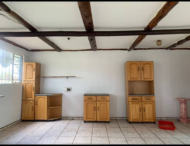 8,565M² SMALLHOLDING FOR SALE IN WESTONARIA